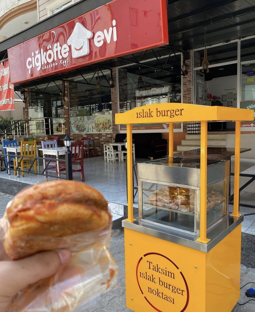 islak burger streetfood in Istanbul