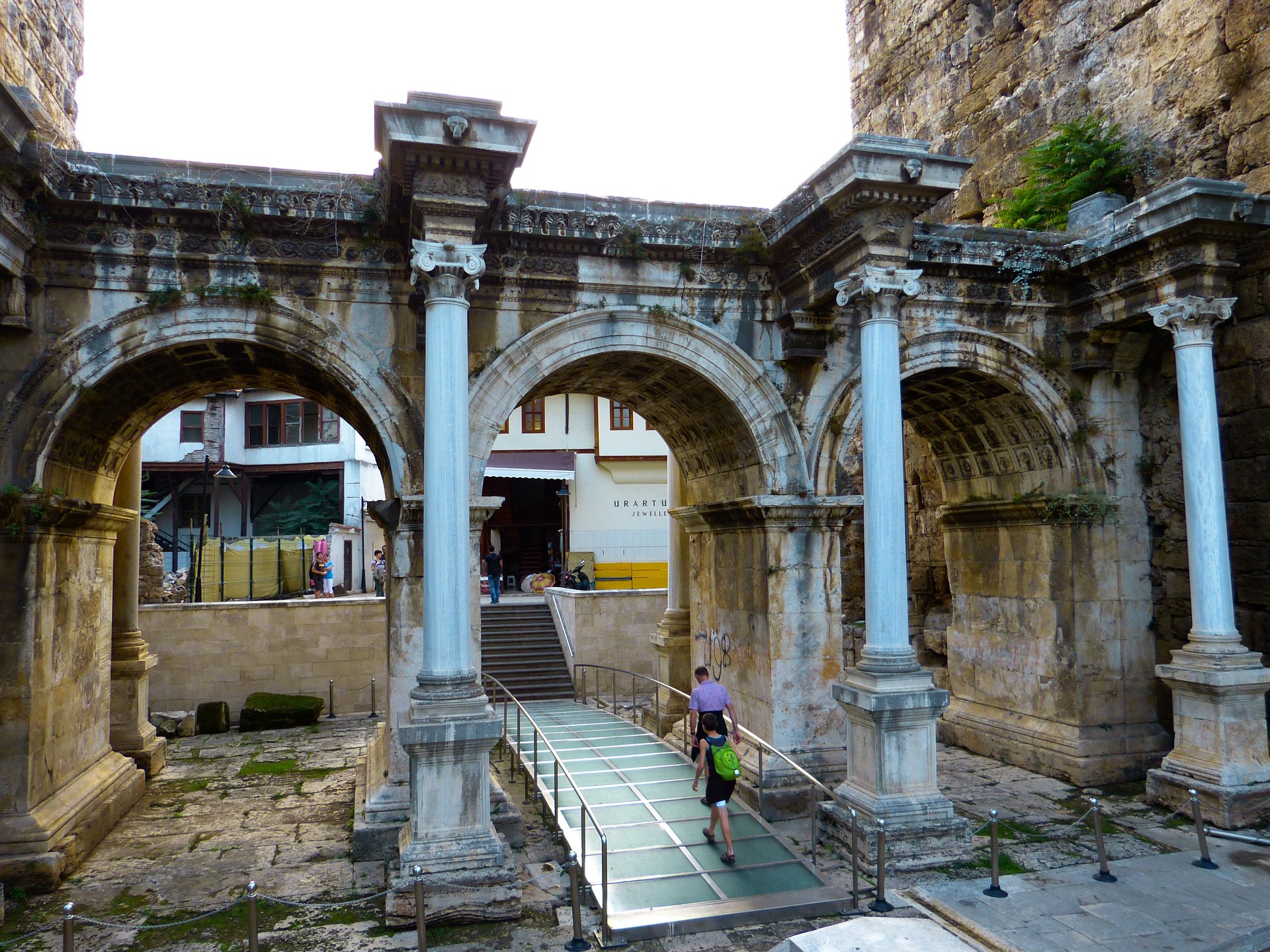 Hadrianuspoort in het oude centrum van Antalya